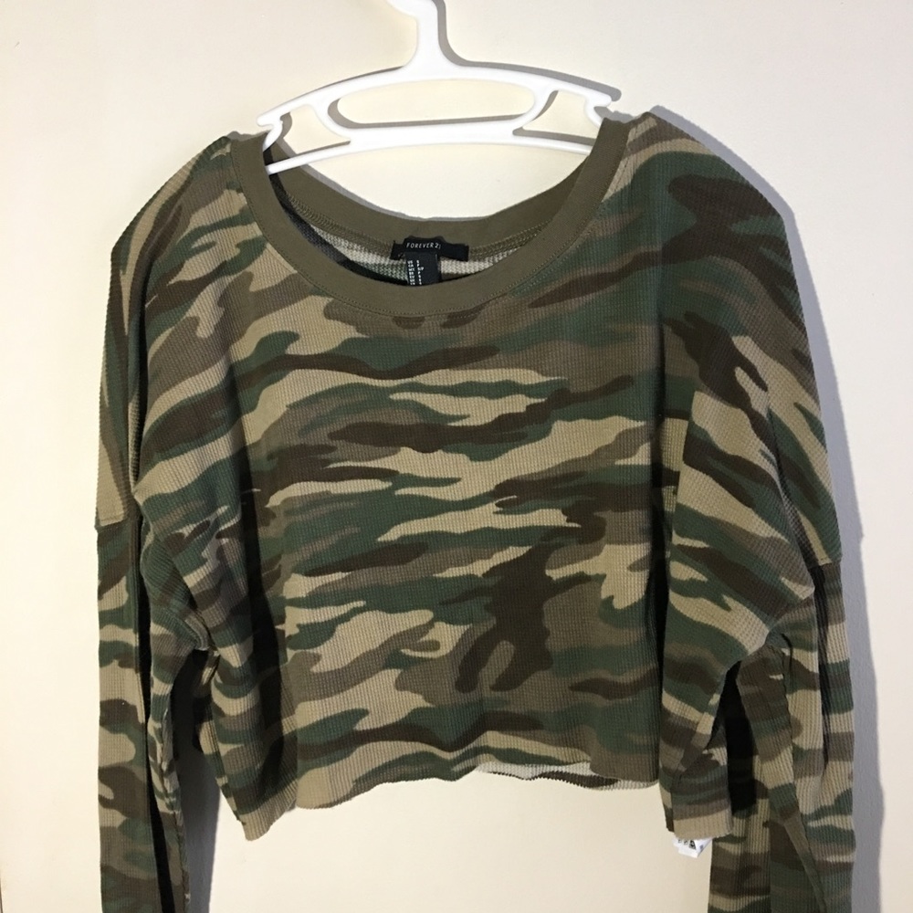 camo crop top